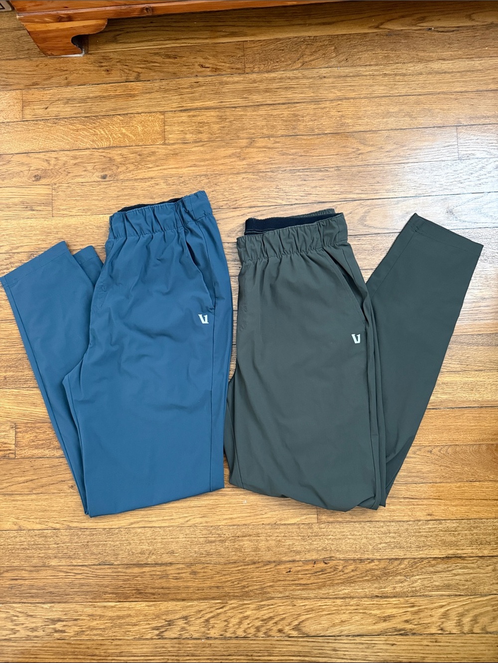 Set of 2 Vuori Lightweight Joggers in Blue and Olive Size L